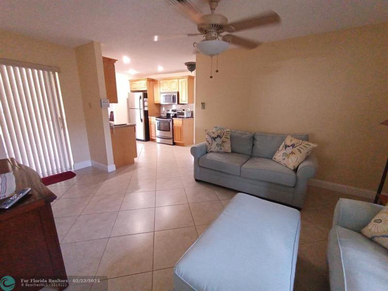  Single Family Homes Photo 5: 1031 NW 49th St  Deerfield Beach,  FL 33064