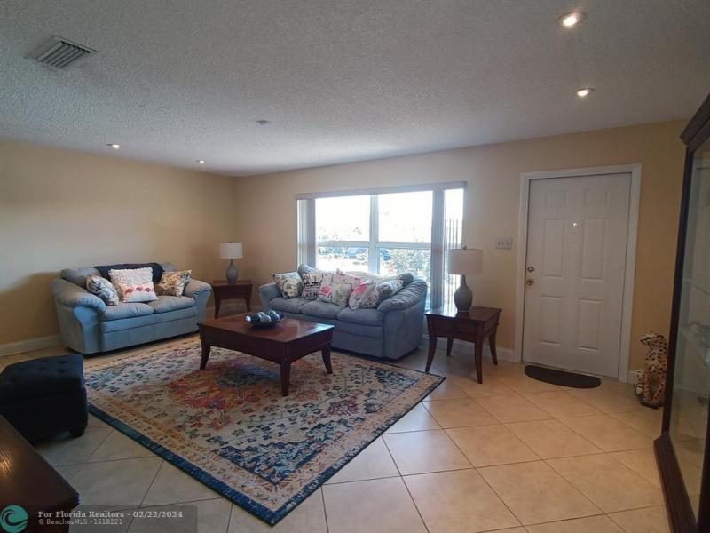  Single Family Homes Photo 8: 1031 NW 49th St  Deerfield Beach,  FL 33064