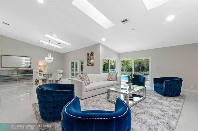  Single Family Homes Photo 10: 263 Hibiscus Ave  Lauderdale By The Sea,  FL 33308