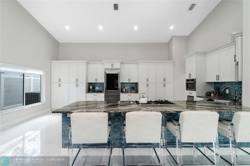  Single Family Homes Photo 12: 263 Hibiscus Ave  Lauderdale By The Sea,  FL 33308