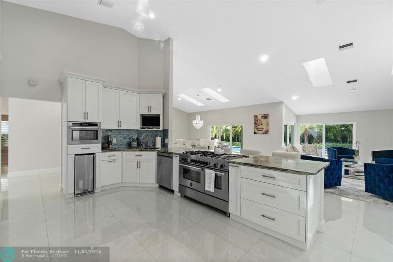  Single Family Homes Photo 14: 263 Hibiscus Ave  Lauderdale By The Sea,  FL 33308