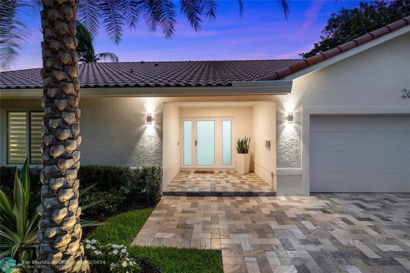  Single Family Homes Photo 2: 263 Hibiscus Ave  Lauderdale By The Sea,  FL 33308