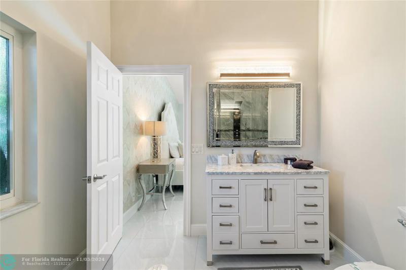  Single Family Homes Photo 20: 263 Hibiscus Ave  Lauderdale By The Sea,  FL 33308