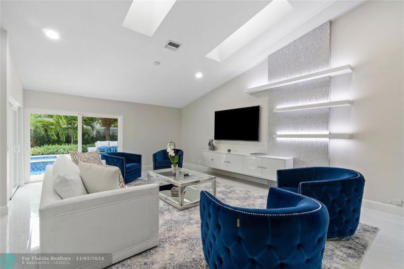  Single Family Homes Photo 9: 263 Hibiscus Ave  Lauderdale By The Sea,  FL 33308