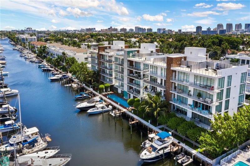  Condo & Townhome Photos