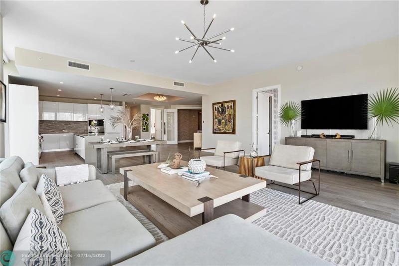  Condo & Townhome Photos