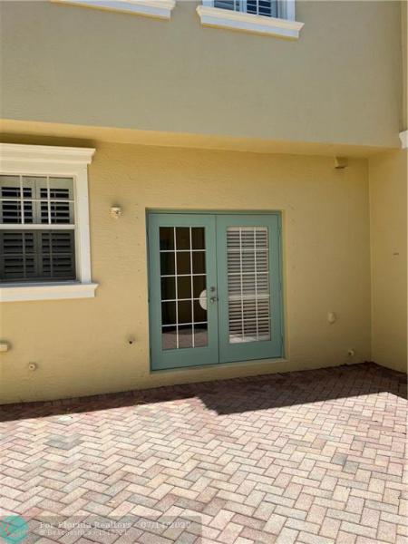  Condo & Townhome Photos