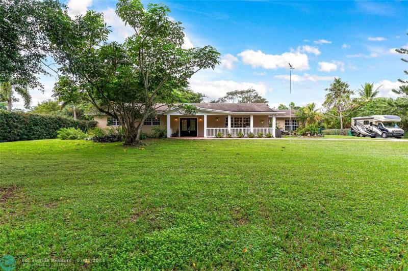  Single Family Homes Photo 4: 3600 NW 91st Ave  Cooper City,  FL 33024