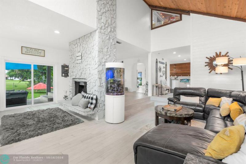  Single Family Homes Photo 12: 7605 Black Olive Way  Tamarac,  FL 33321