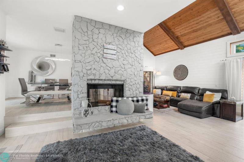  Single Family Homes Photo 13: 7605 Black Olive Way  Tamarac,  FL 33321