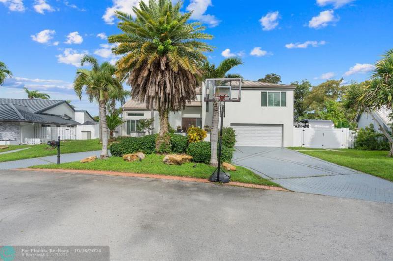  Single Family Homes Photo 4: 7605 Black Olive Way  Tamarac,  FL 33321