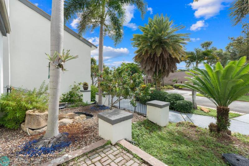  Single Family Homes Photo 8: 7605 Black Olive Way  Tamarac,  FL 33321