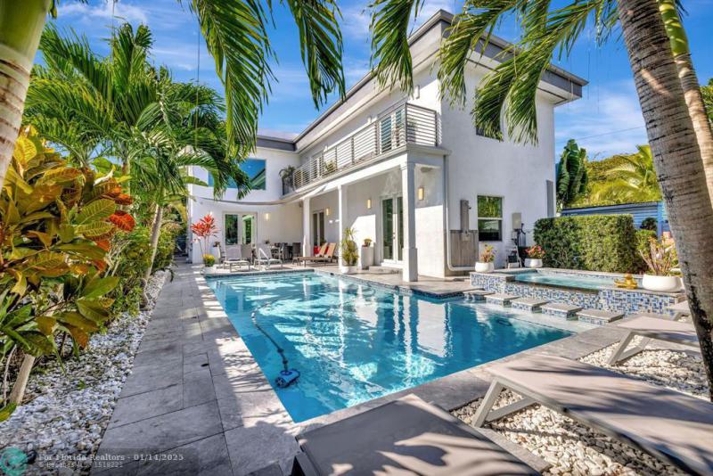  Single Family Homes Photo 10: 2502 NE 6th Ave  Wilton Manors,  FL 33305