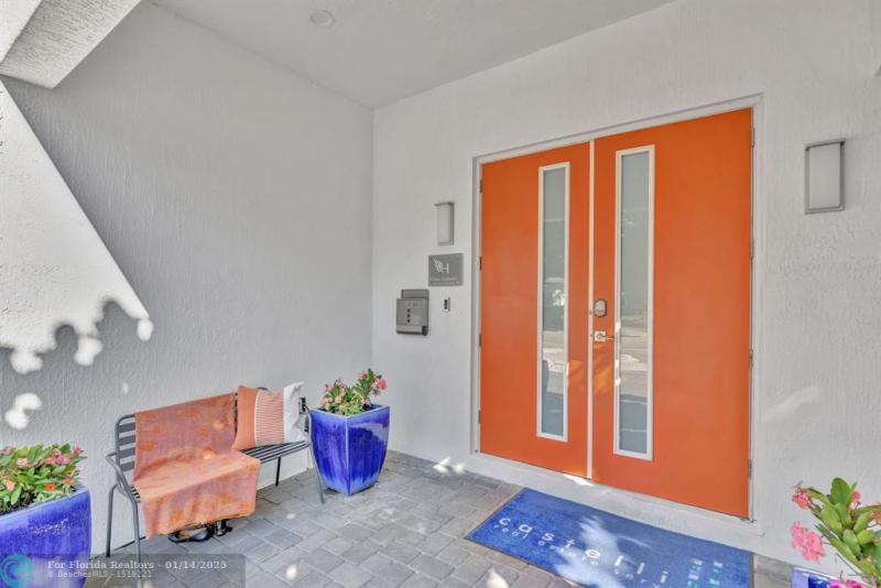  Single Family Homes Photo 2: 2502 NE 6th Ave  Wilton Manors,  FL 33305