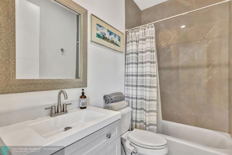  Single Family Homes Photo 20: 2502 NE 6th Ave  Wilton Manors,  FL 33305