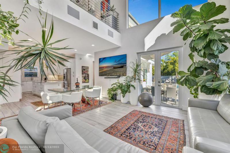  Single Family Homes Photo 3: 2502 NE 6th Ave  Wilton Manors,  FL 33305
