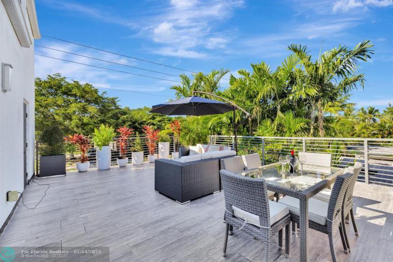  Single Family Homes Photo 35: 2502 NE 6th Ave  Wilton Manors,  FL 33305