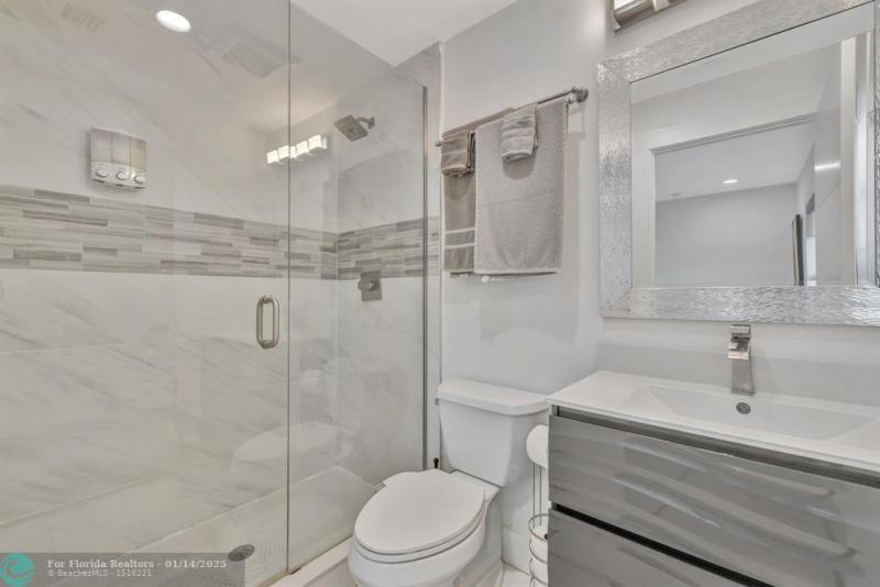  Single Family Homes Photo 42: 2502 NE 6th Ave  Wilton Manors,  FL 33305