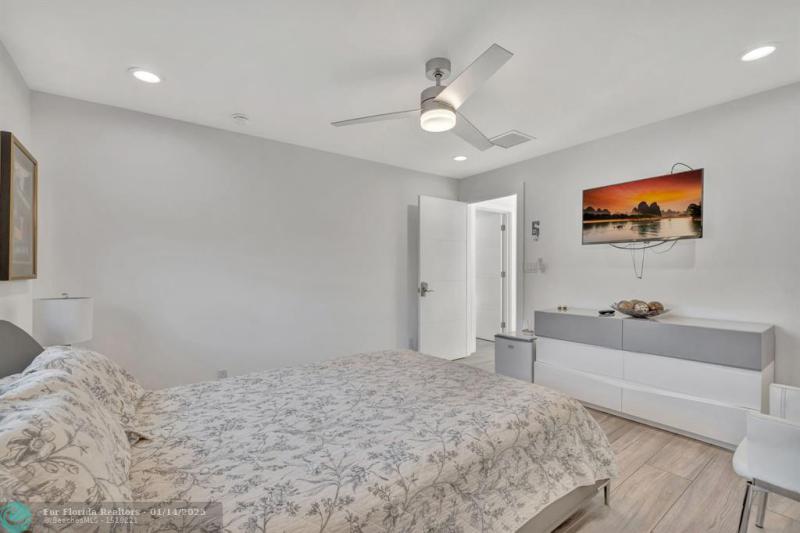  Single Family Homes Photo 43: 2502 NE 6th Ave  Wilton Manors,  FL 33305