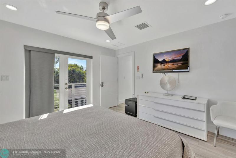  Single Family Homes Photo 46: 2502 NE 6th Ave  Wilton Manors,  FL 33305