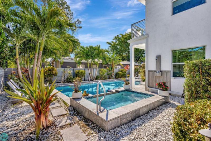  Single Family Homes Photo 6: 2502 NE 6th Ave  Wilton Manors,  FL 33305
