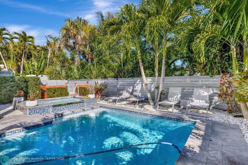  Single Family Homes Photo 7: 2502 NE 6th Ave  Wilton Manors,  FL 33305