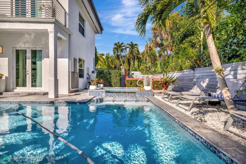  Single Family Homes Photo 9: 2502 NE 6th Ave  Wilton Manors,  FL 33305