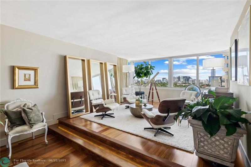  Condo & Townhome Photos