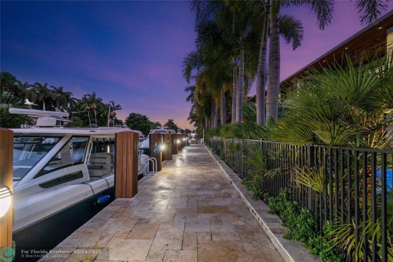  Single Family Homes Photo 13: 615 Royal Plaza Dr  Fort Lauderdale,  FL 33301