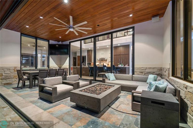  Single Family Homes Photo 17: 615 Royal Plaza Dr  Fort Lauderdale,  FL 33301