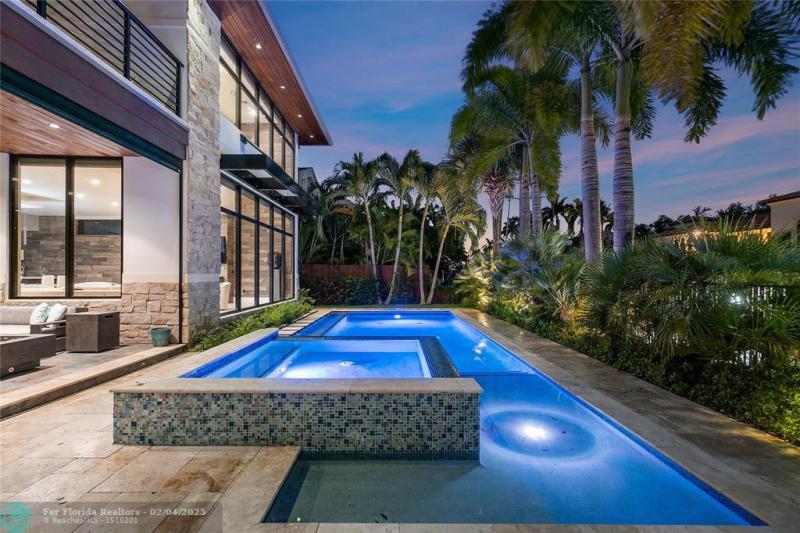  Single Family Homes Photo 2: 615 Royal Plaza Dr  Fort Lauderdale,  FL 33301