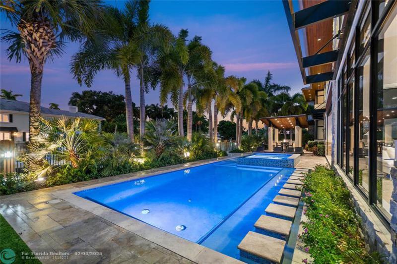  Single Family Homes Photo 3: 615 Royal Plaza Dr  Fort Lauderdale,  FL 33301