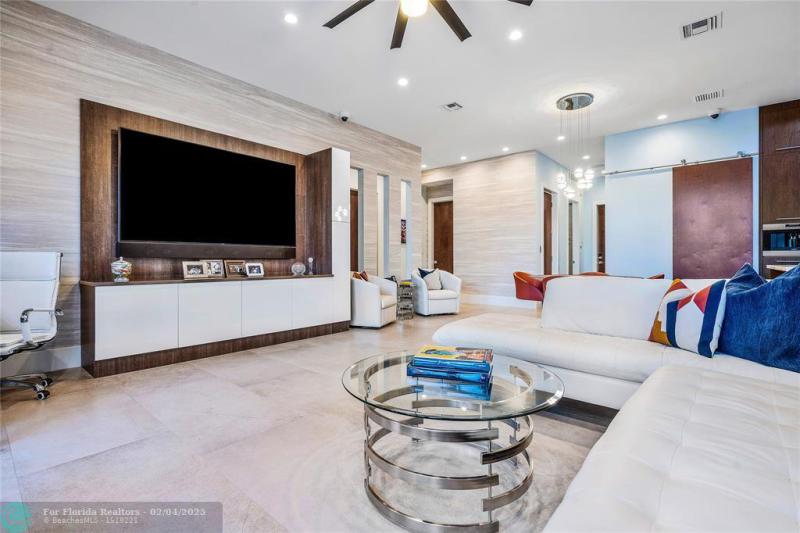  Single Family Homes Photo 35: 615 Royal Plaza Dr  Fort Lauderdale,  FL 33301