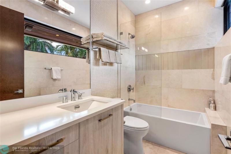  Single Family Homes Photo 37: 615 Royal Plaza Dr  Fort Lauderdale,  FL 33301