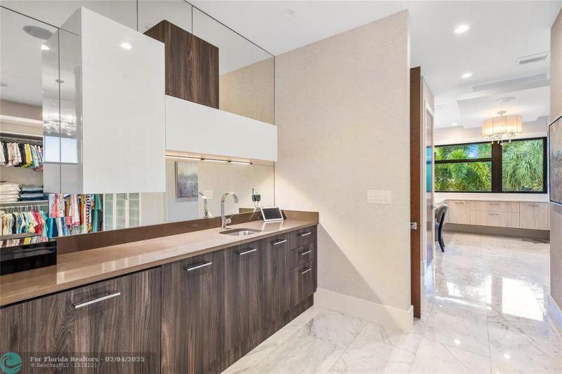  Single Family Homes Photo 47: 615 Royal Plaza Dr  Fort Lauderdale,  FL 33301