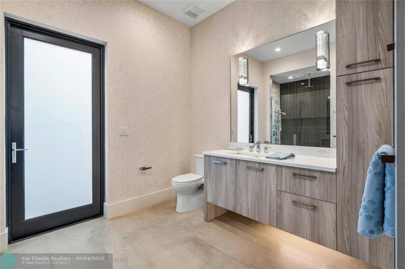  Single Family Homes Photo 61: 615 Royal Plaza Dr  Fort Lauderdale,  FL 33301