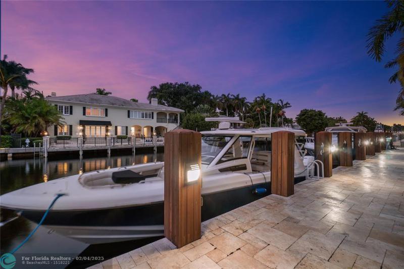 Single Family Homes Photo 7: 615 Royal Plaza Dr  Fort Lauderdale,  FL 33301