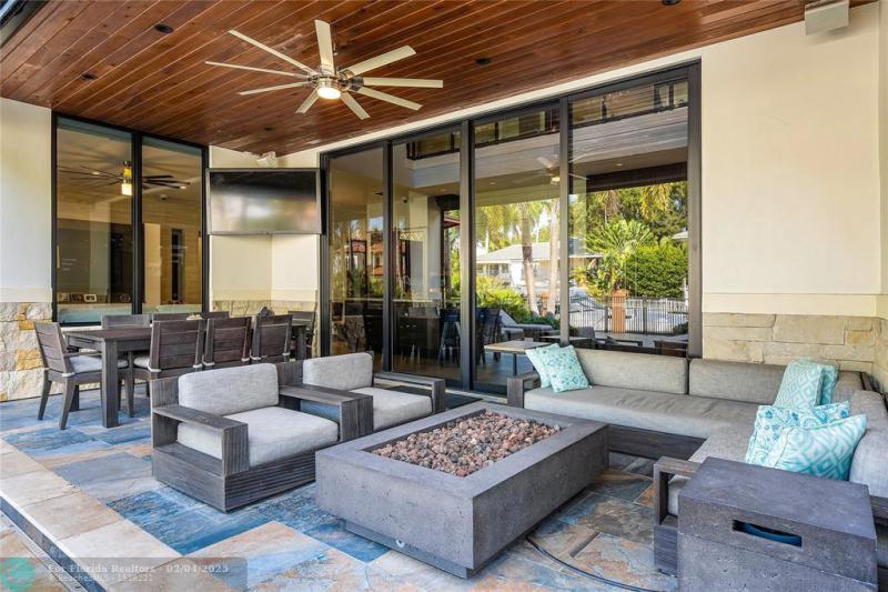  Single Family Homes Photo 70: 615 Royal Plaza Dr  Fort Lauderdale,  FL 33301