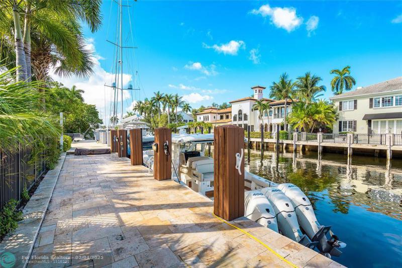  Single Family Homes Photo 75: 615 Royal Plaza Dr  Fort Lauderdale,  FL 33301