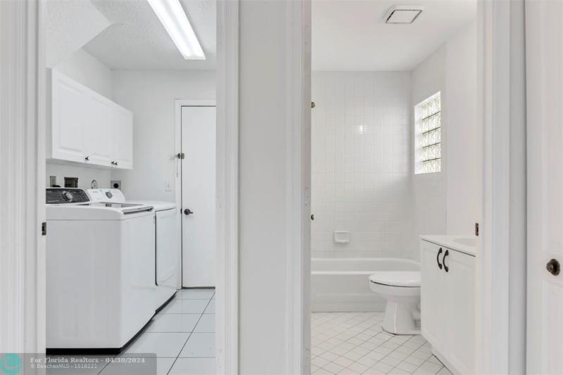  Single Family Homes Photo 12: 6861 NW 27th St  Margate,  FL 33063