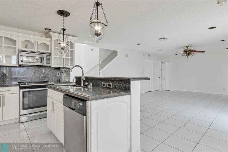  Single Family Homes Photo 17: 6861 NW 27th St  Margate,  FL 33063