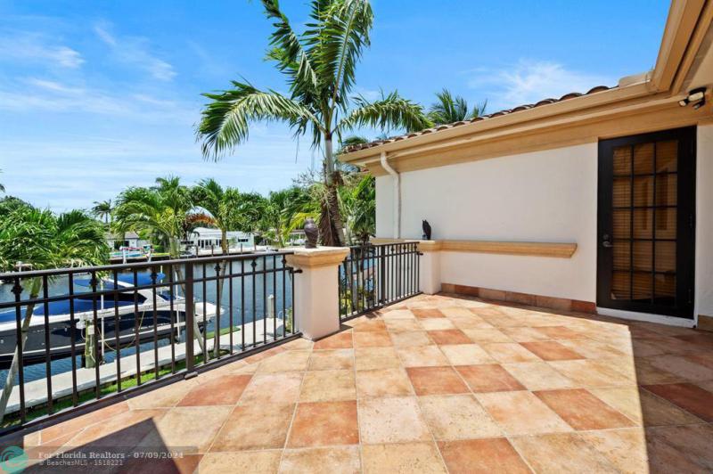  Single Family Homes Photo 20: 2601 NE 50th St  Lighthouse Point,  FL 33064