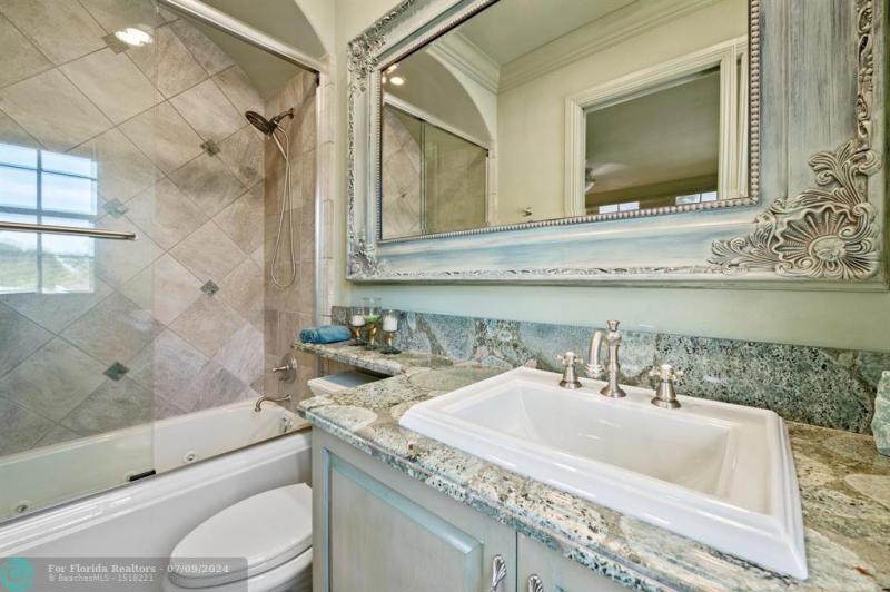  Single Family Homes Photo 28: 2601 NE 50th St  Lighthouse Point,  FL 33064