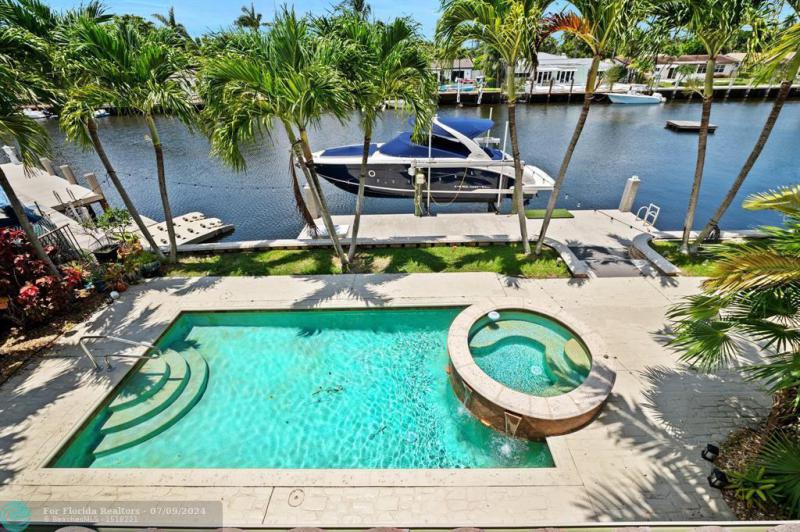  Single Family Homes Photo 3: 2601 NE 50th St  Lighthouse Point,  FL 33064