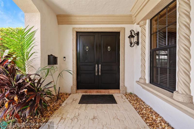  Single Family Homes Photo 6: 2601 NE 50th St  Lighthouse Point,  FL 33064