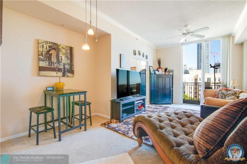 Condo & Townhome Photos