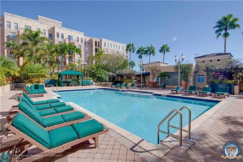  Condo & Townhome Photos
