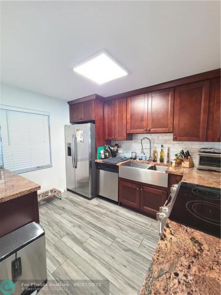  Condo & Townhome Photos
