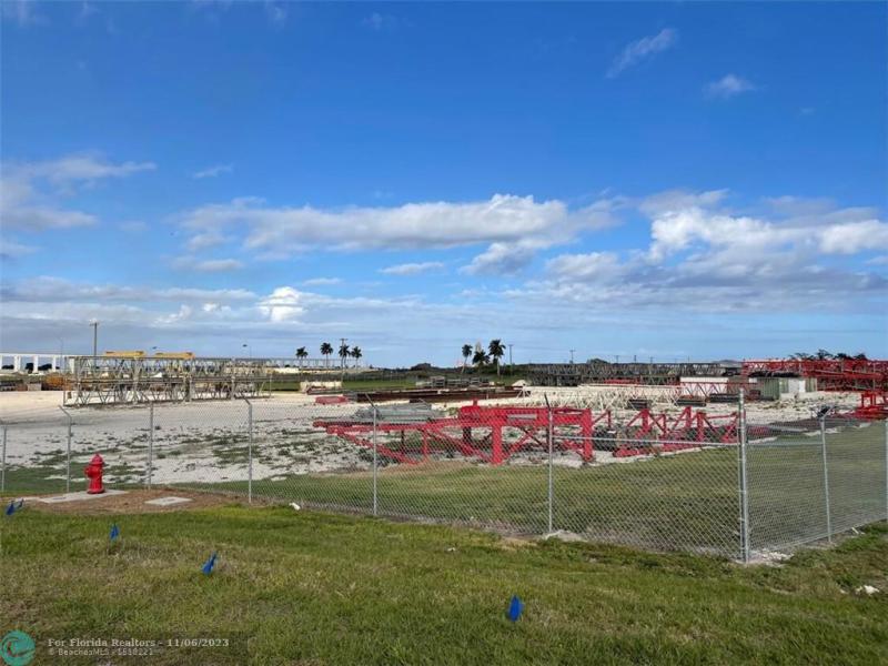  Commercial & Industrial Land Images 