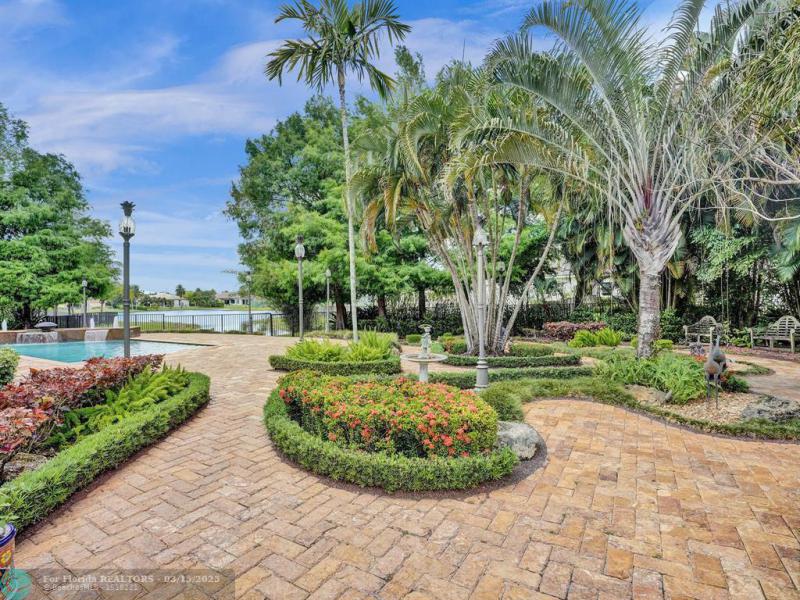  Single Family Homes Photo 31: 15093 SW 16th St  Davie,  FL 33326